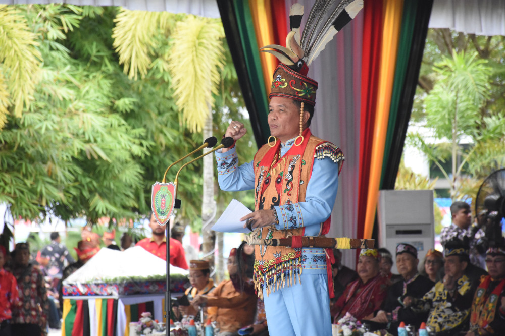 Gubernur memimpin Upacara Peringatan Hari Jadi Ke-68 Provinsi Kalteng di Halaman Kantor Gubernur, Jumat (23/5/2025).
